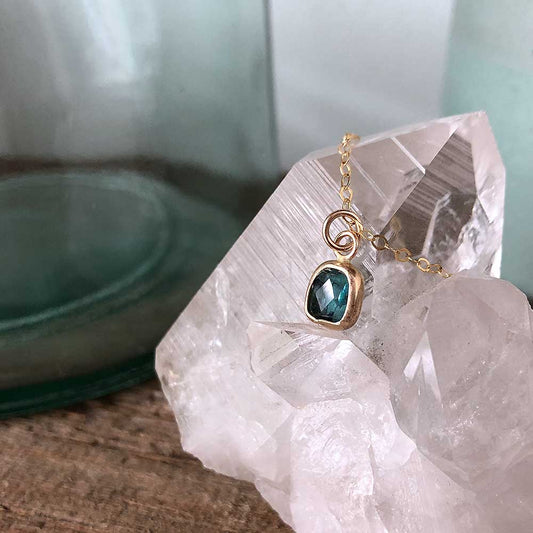strut jewelry gemstone amulet necklace