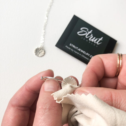 Our top tips to keep your jewelry sparkling clean
