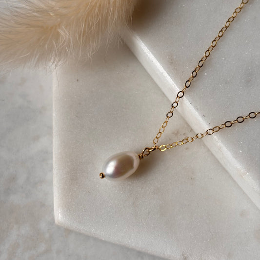 Simple White Pearl Necklace